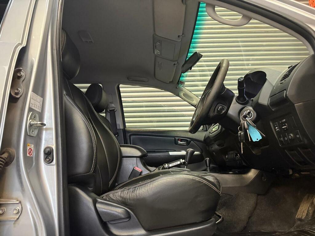 Toyota HILUX Active 4X4 White #28