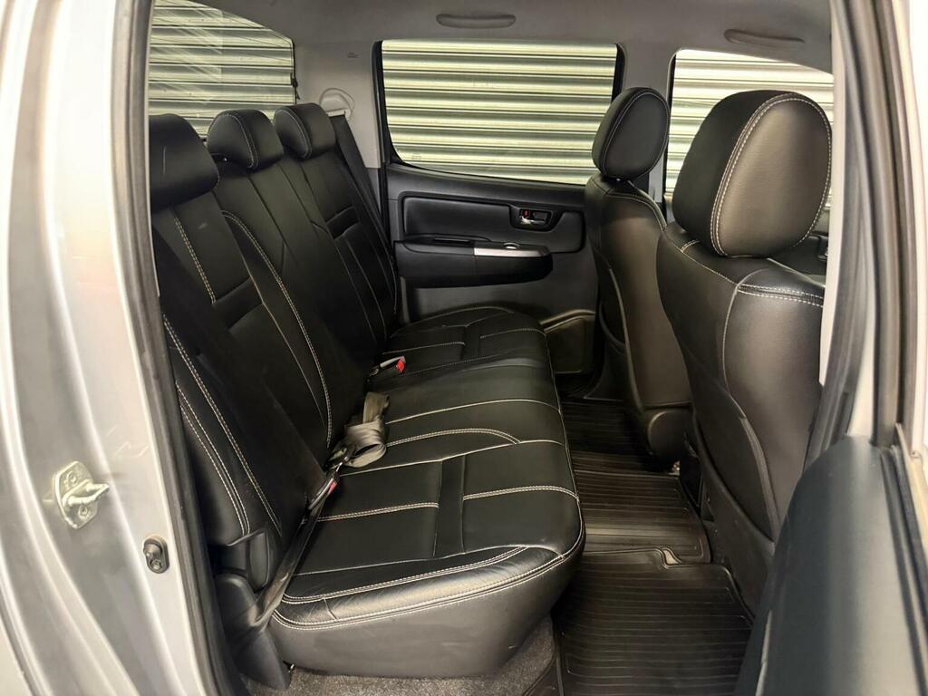 Toyota HILUX Active 4X4 White #21