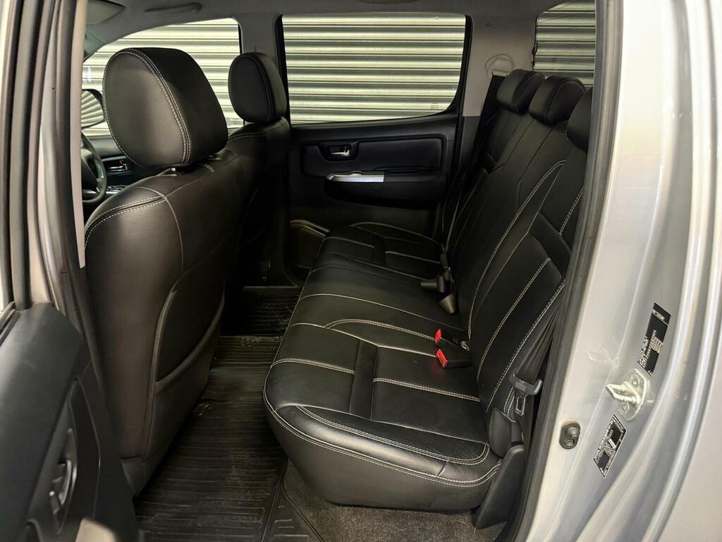 Toyota HILUX Active 4X4 White #37