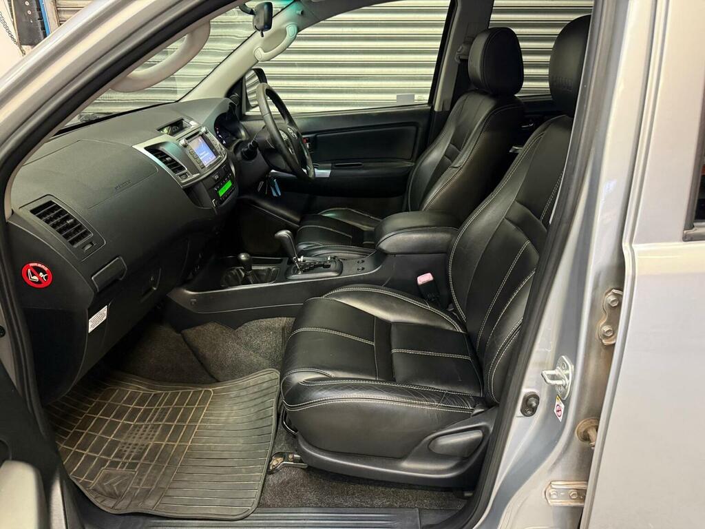 Toyota HILUX Active 4X4 White #36
