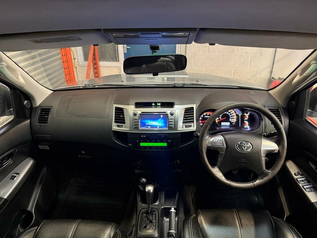 Toyota HILUX Active 4X4 White #22