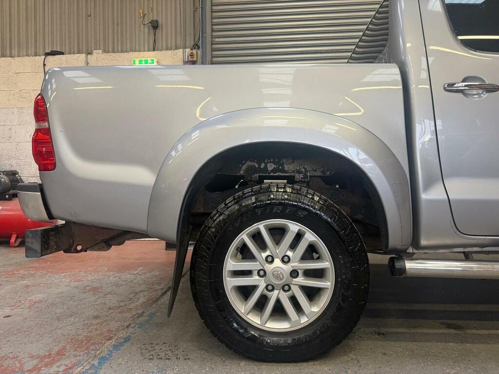 Toyota HILUX Active 4X4 White #14