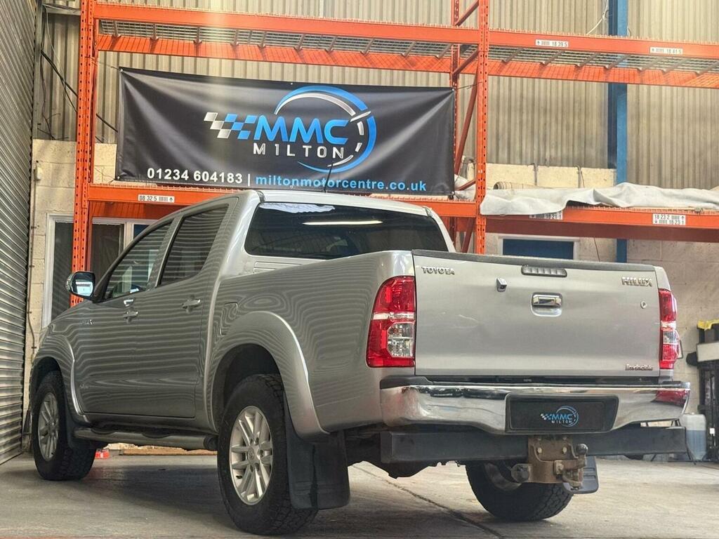 Toyota HILUX Active 4X4 White #13