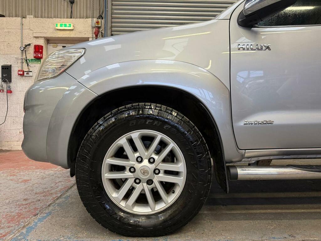 Toyota HILUX Active 4X4 White #15
