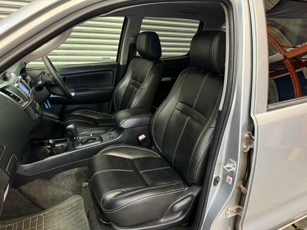 Toyota HILUX Active 4X4 White #35