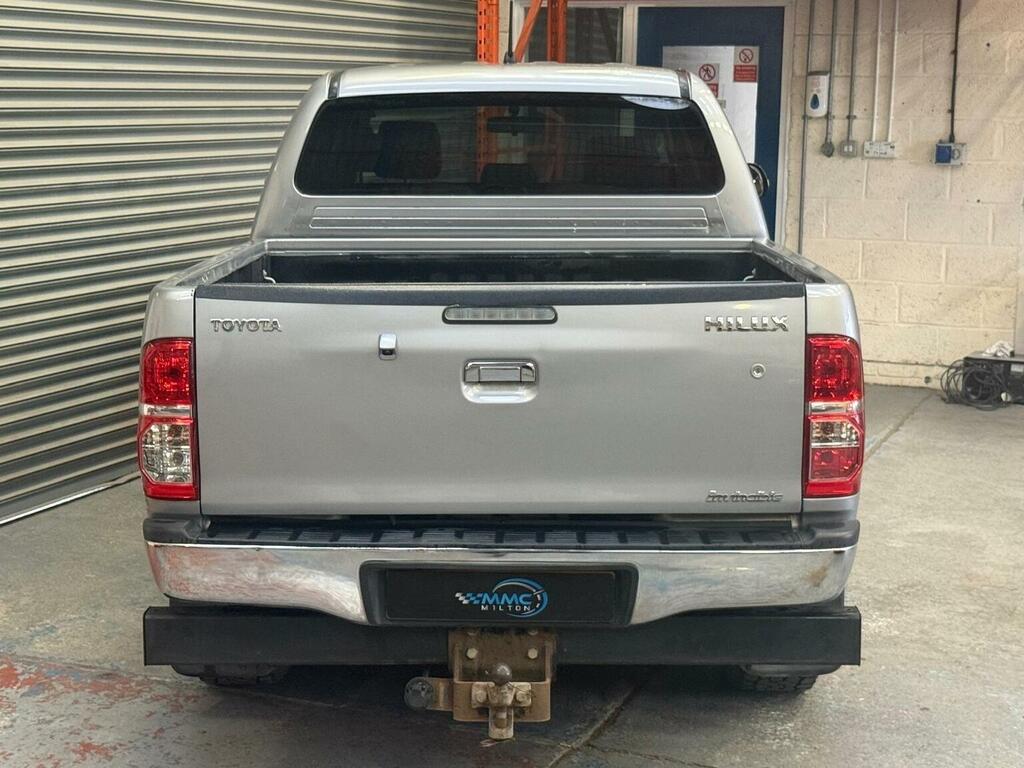 Toyota HILUX Active 4X4 White #7