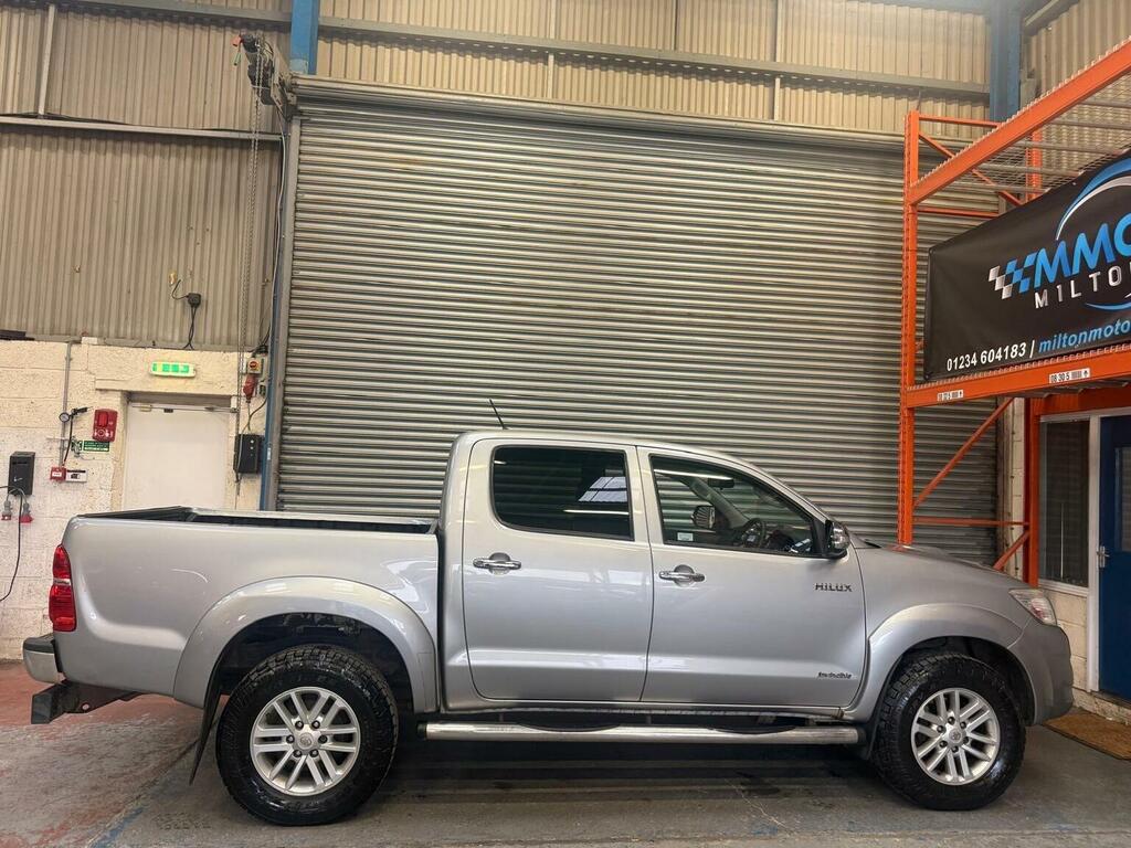 Toyota HILUX Active 4X4 White #12
