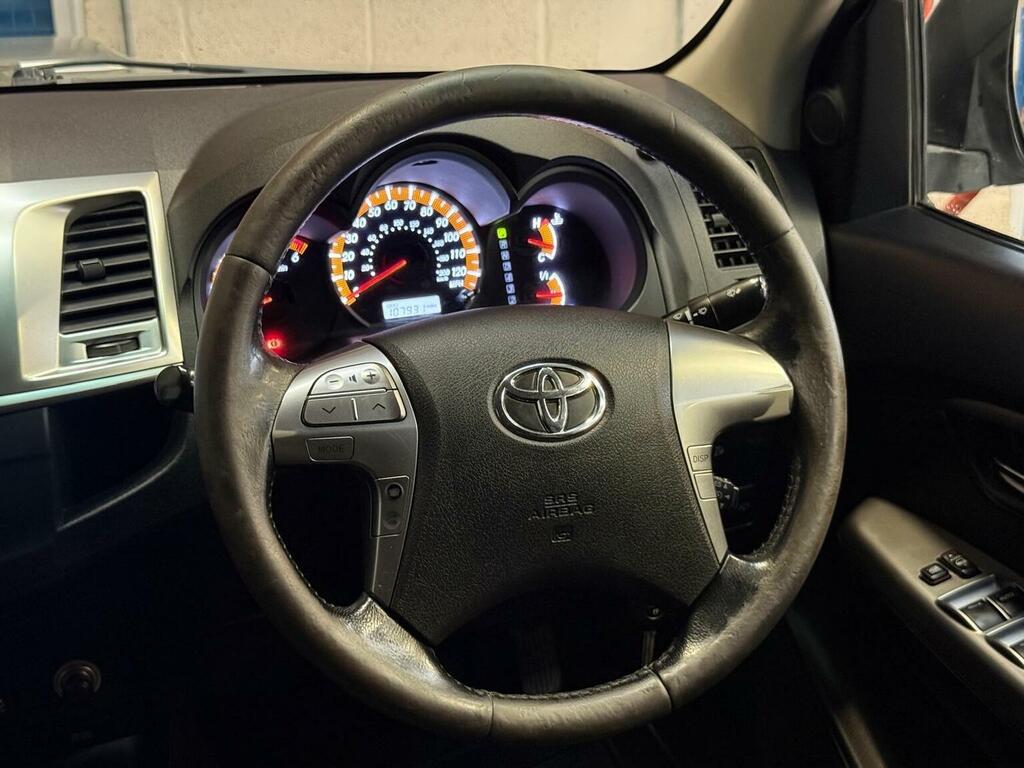 Toyota HILUX Active 4X4 White #31