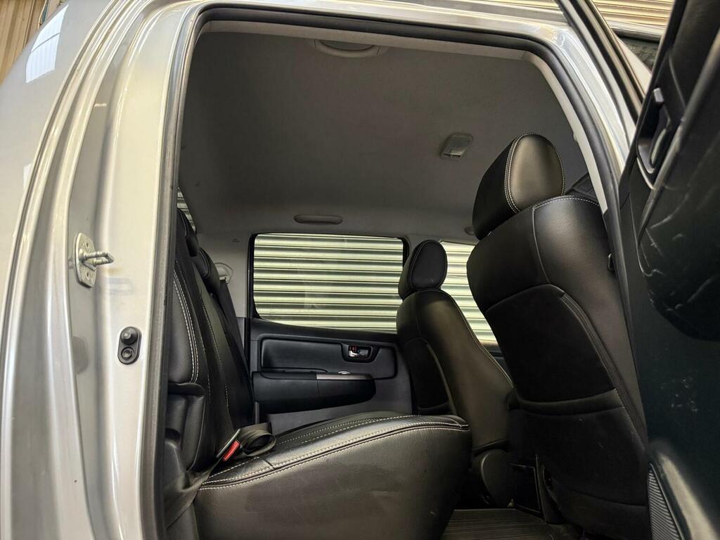 Toyota HILUX Active 4X4 White #30
