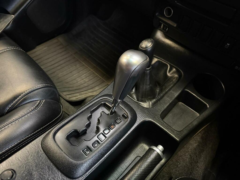Toyota HILUX Active 4X4 White #43