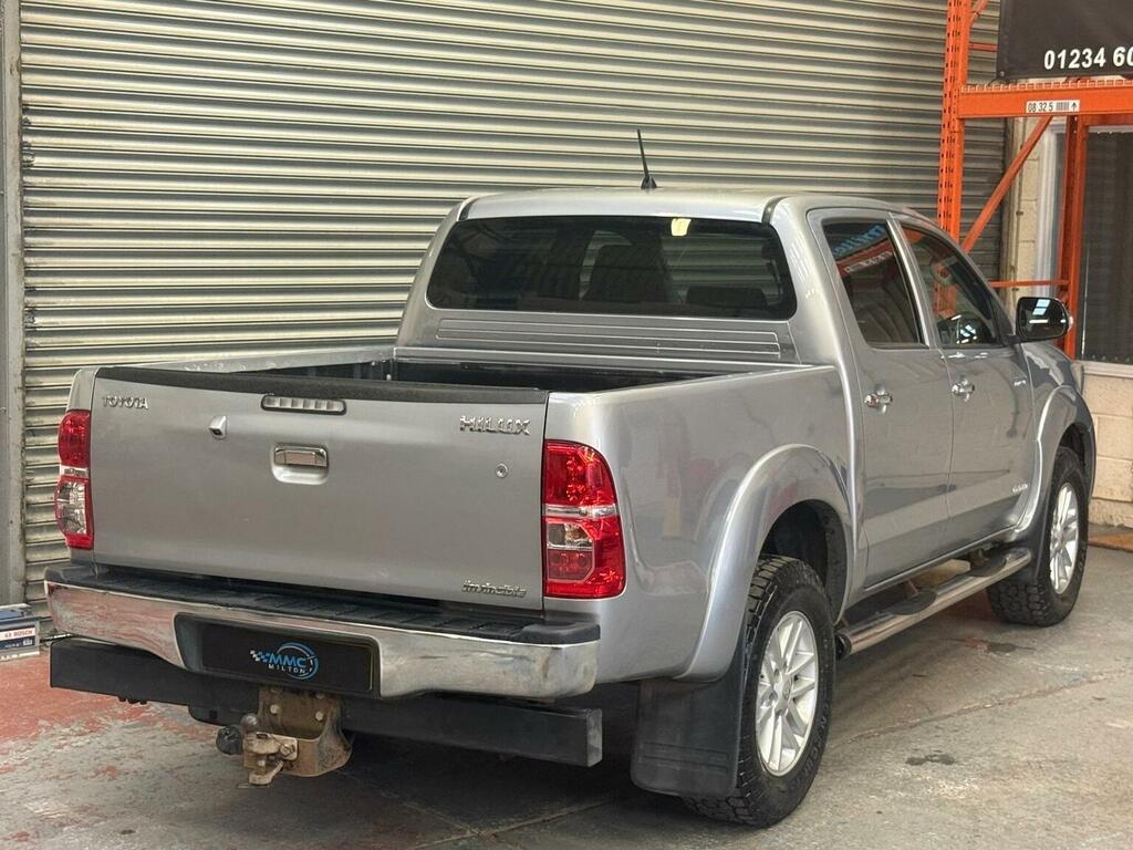 Toyota HILUX Active 4X4 White #9