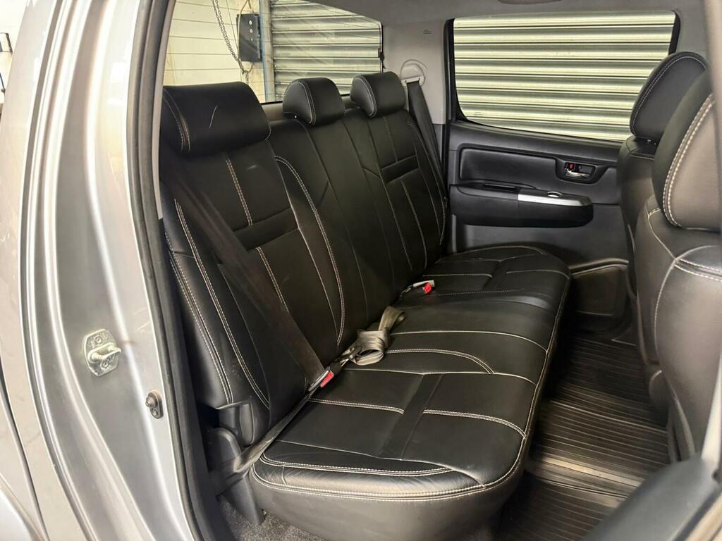 Toyota HILUX Active 4X4 White #29
