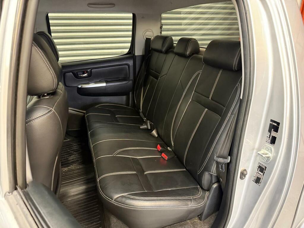 Toyota HILUX Active 4X4 White #25