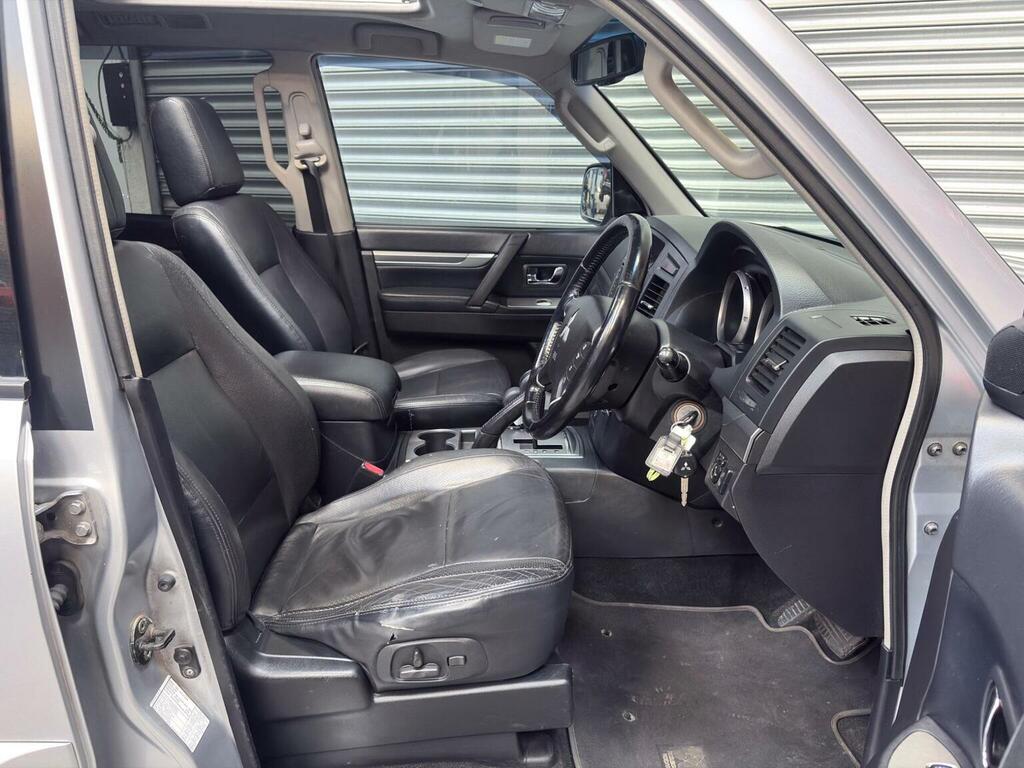 Mitsubishi Shogun 3.2 Di-dc Elegance 4Wd Euro 4 Lwb Grey #26
