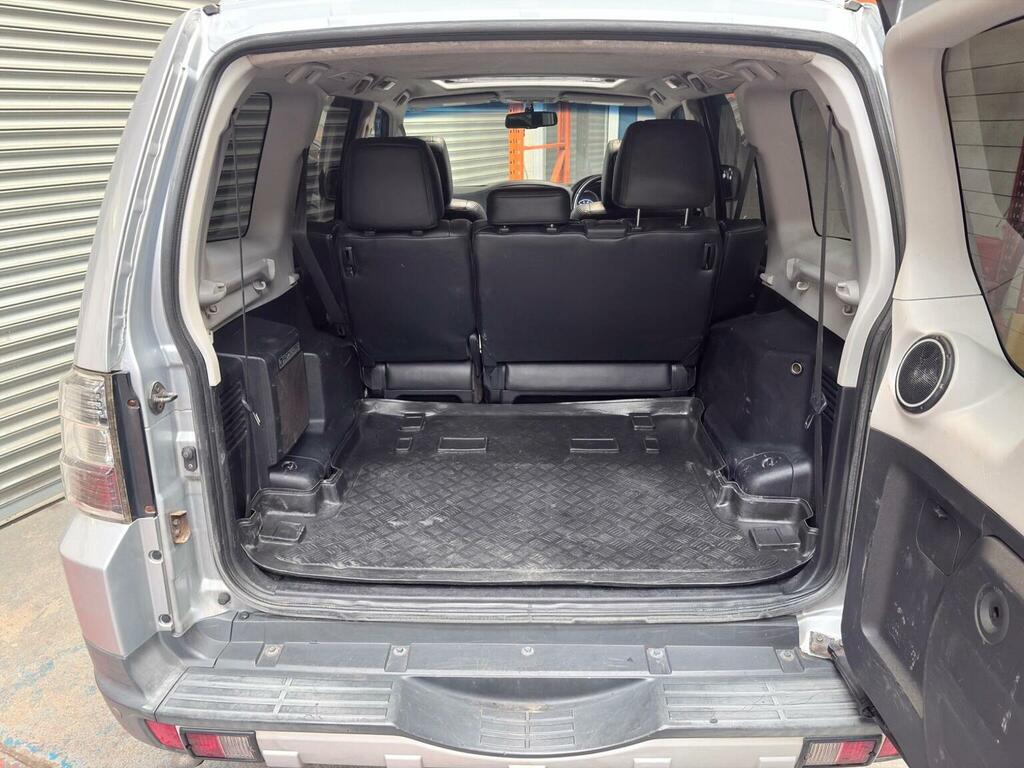 Mitsubishi Shogun 3.2 Di-dc Elegance 4Wd Euro 4 Lwb Grey #23