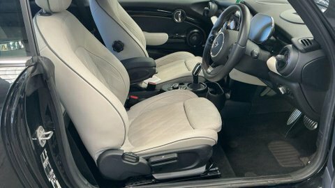 Mini Convertible 2.0 John Cooper YR23TZO Black #5