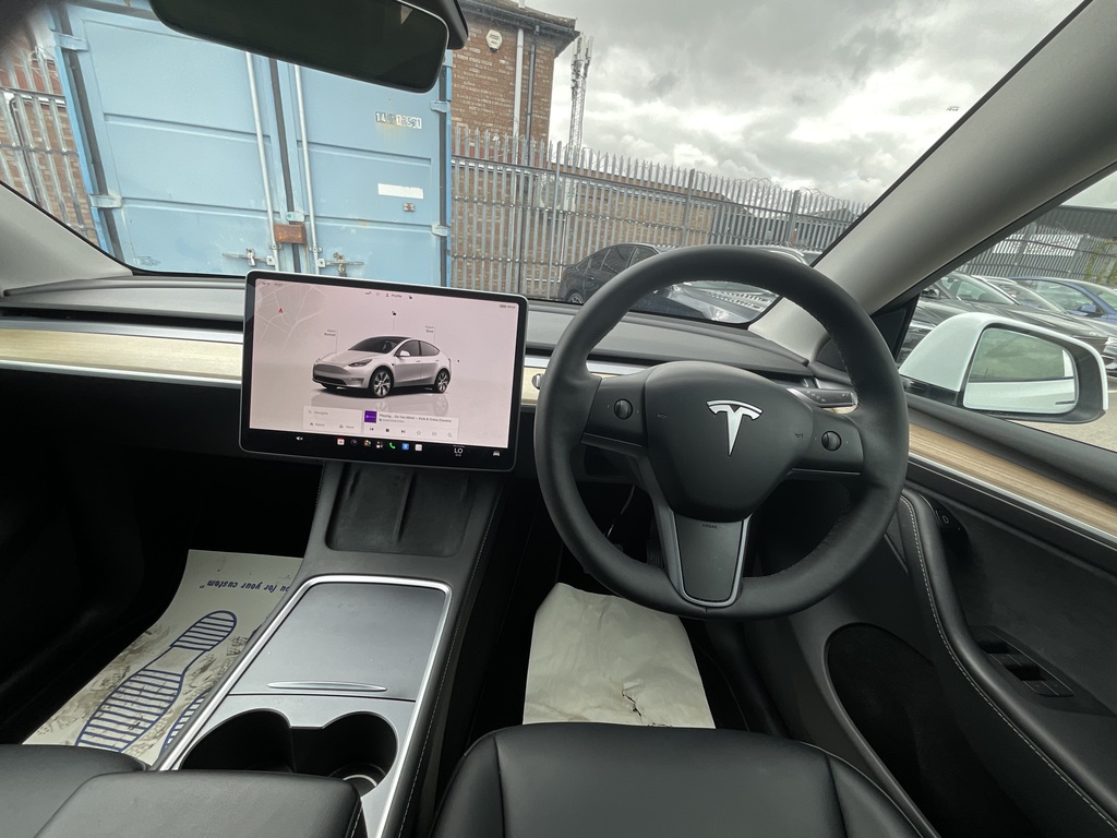 Tesla Model Y Long Range Awd AD72EJZ White #6