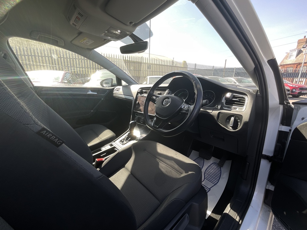 Volkswagen e-Golf E- White #2