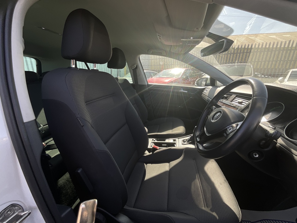 Volkswagen e-Golf E- White #3