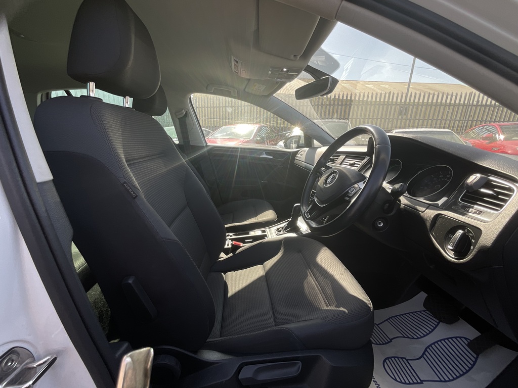 Volkswagen e-Golf E- White #4