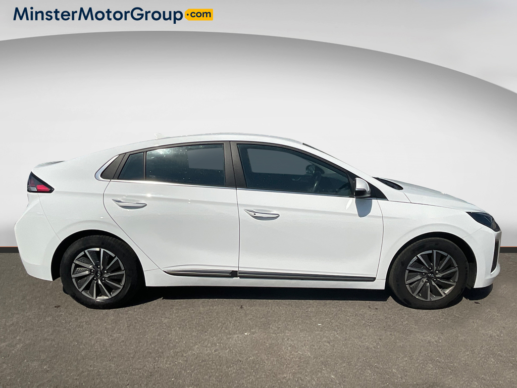 Hyundai Ioniq Premium Ev White #2