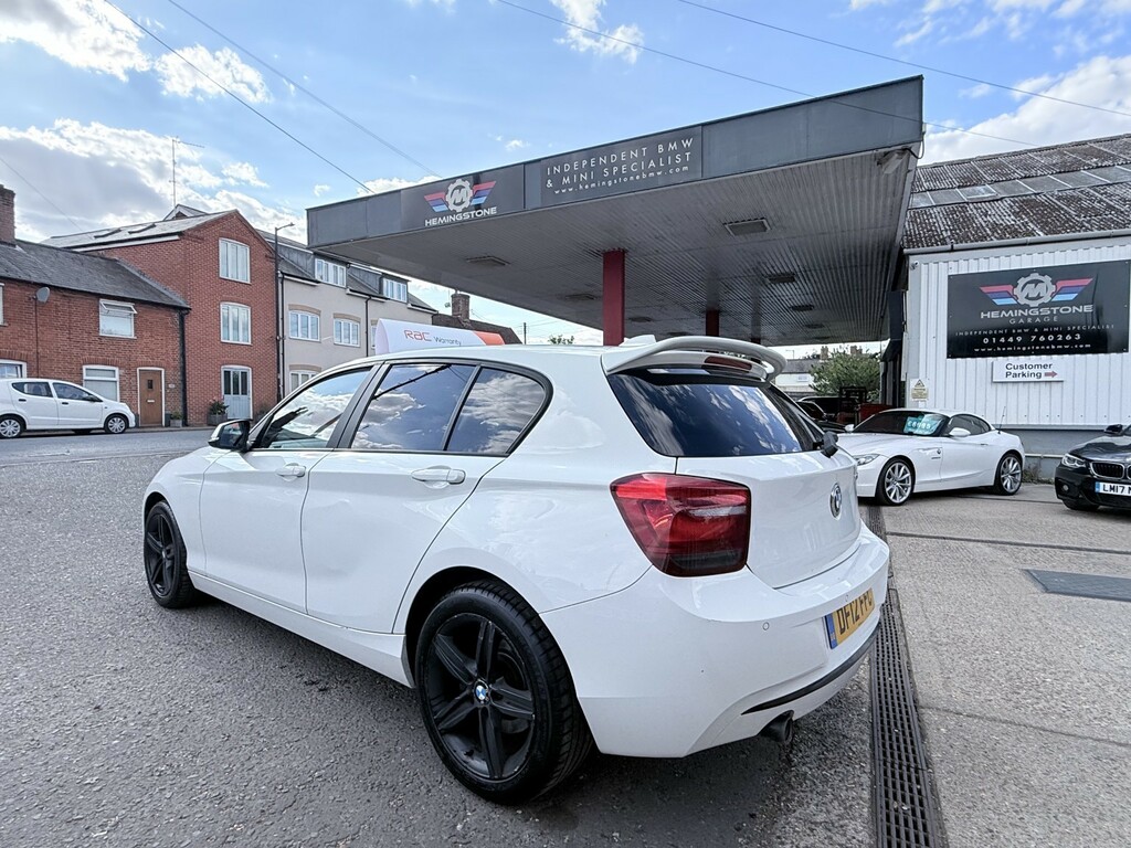 BMW 1 Series Hatchback 2.0 120D Sport 5-Door 201212 White #4