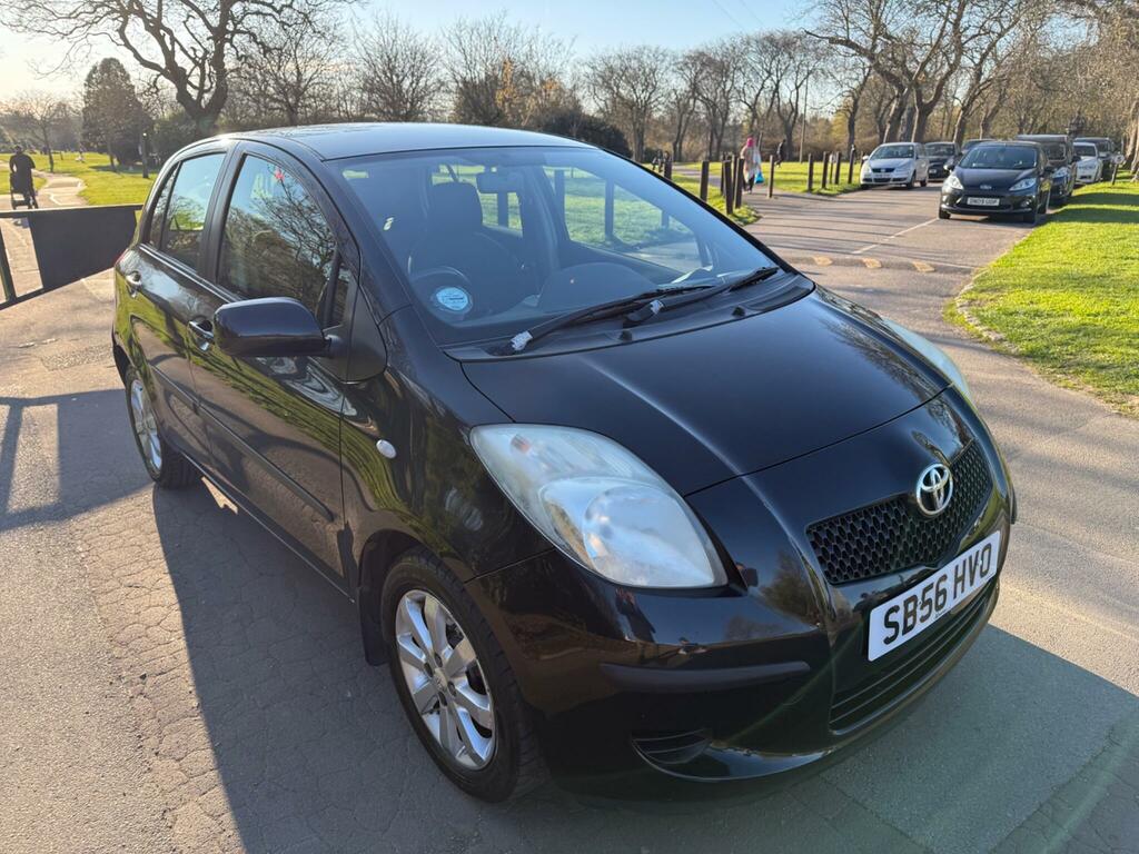 Toyota Yaris Zinc Black