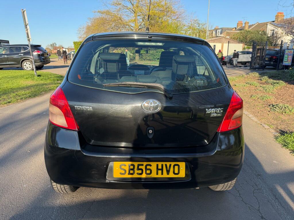 Toyota Yaris Zinc Black #6
