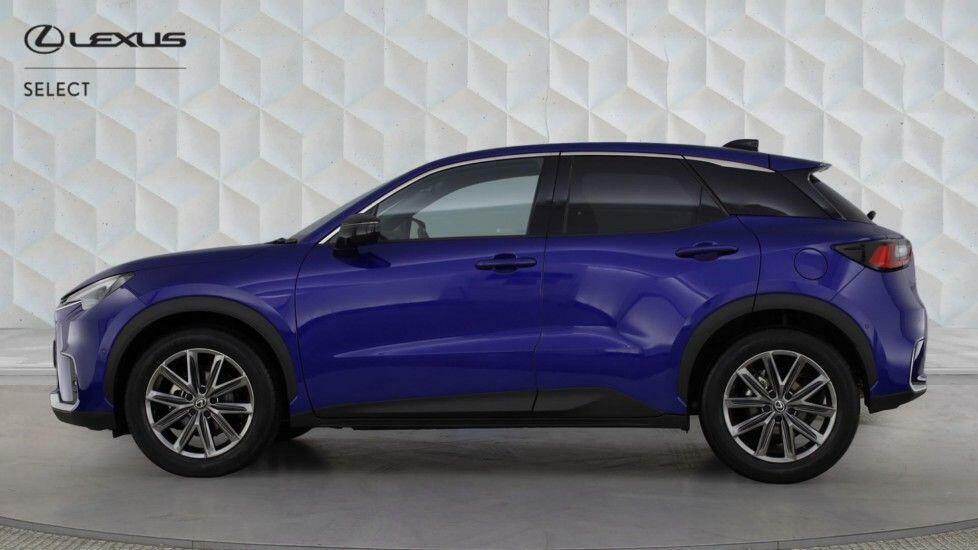 Lexus LBX 1.5 Takumi E-cvt Blue #3