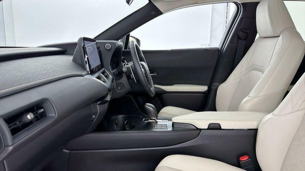 Lexus UX 300E 72.8Kwh Suv 204 Ps White #7