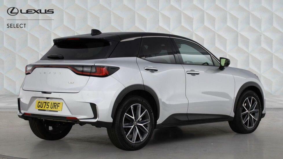 Lexus LBX 1.5 Takumi E-cvt Black #4