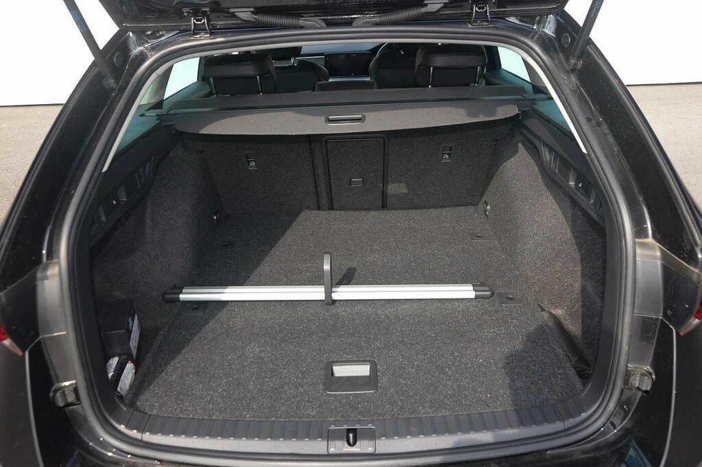 Skoda Octavia Skoda Estate 2.0 Tdi 150 Se L Dsg Silver #9