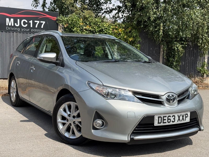 Toyota Auris 1.6 V-matic Icon Touring DE63XXP Grey