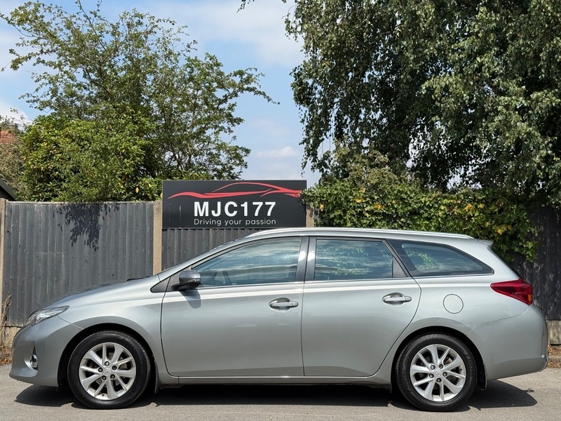 Toyota Auris 1.6 V-matic Icon Touring DE63XXP Grey #4