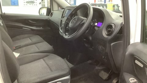 Mercedes-Benz eVito Evito Progressive L2 White #2