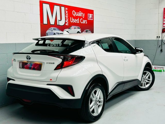 Toyota C-Hr Vvt-h Icon Cvt Euro BYZ8385 White #5