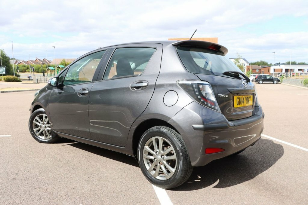 Toyota Yaris 1.4L Icon Plus Grey #3