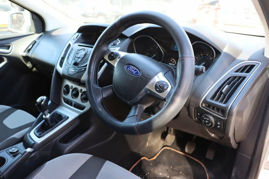 Ford Focus 2.0T Ecoboost St-3 Estate Euro 5 White #4