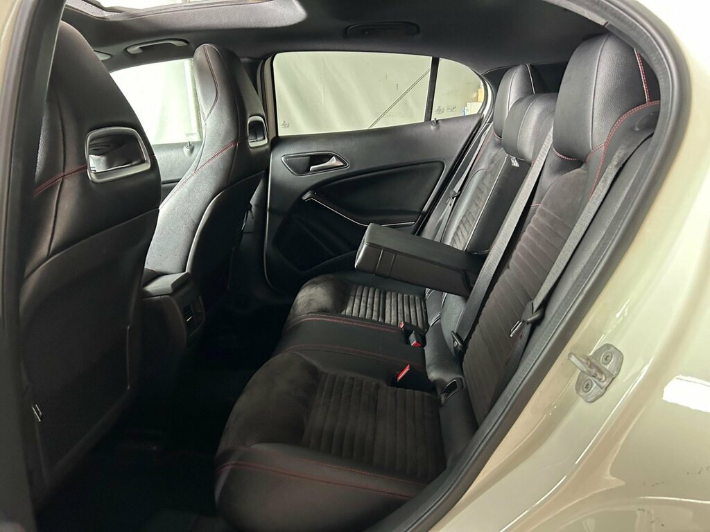 Mercedes-Benz GLA Class 2.1 Gla200d Amg Line 7G-dct Euro 6 Ss Silver #19