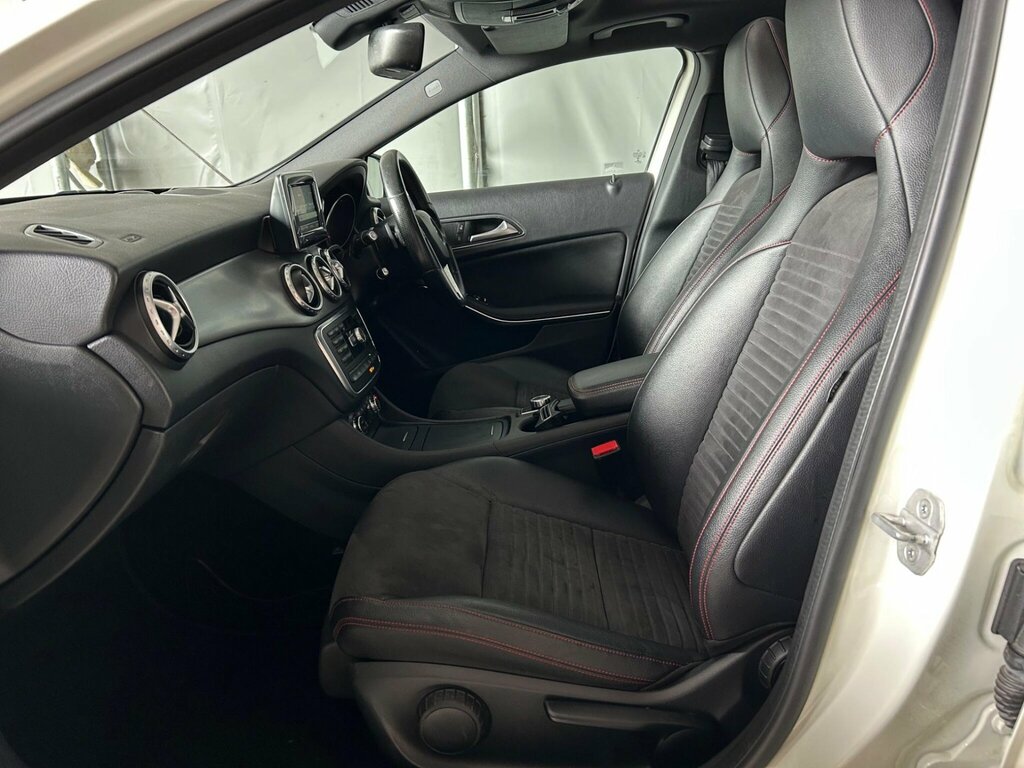Mercedes-Benz GLA Class 2.1 Gla200d Amg Line 7G-dct Euro 6 Ss Silver #21