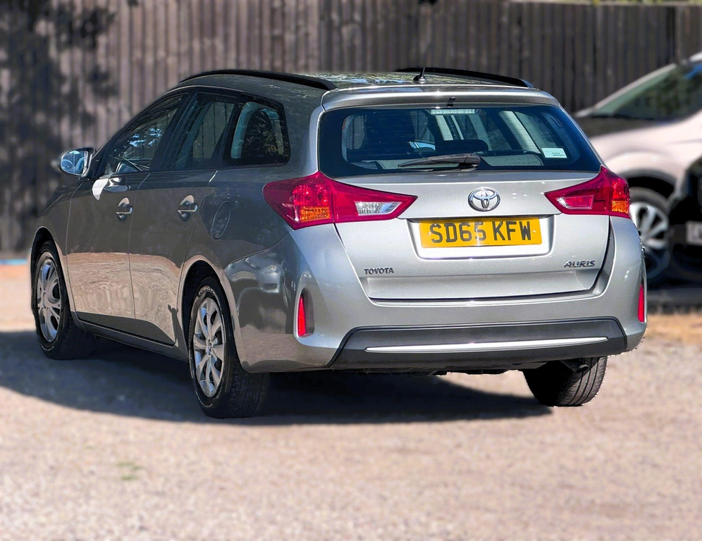 Toyota Auris 1.2T Business Edition White #15