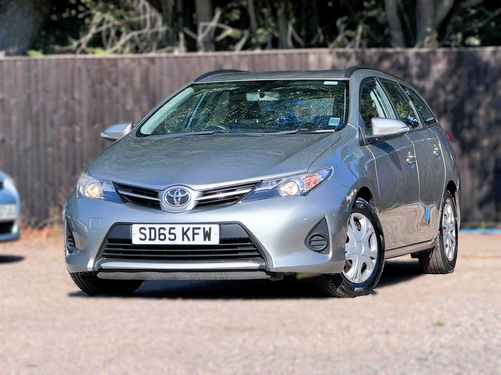Toyota Auris 1.2T Business Edition White #10