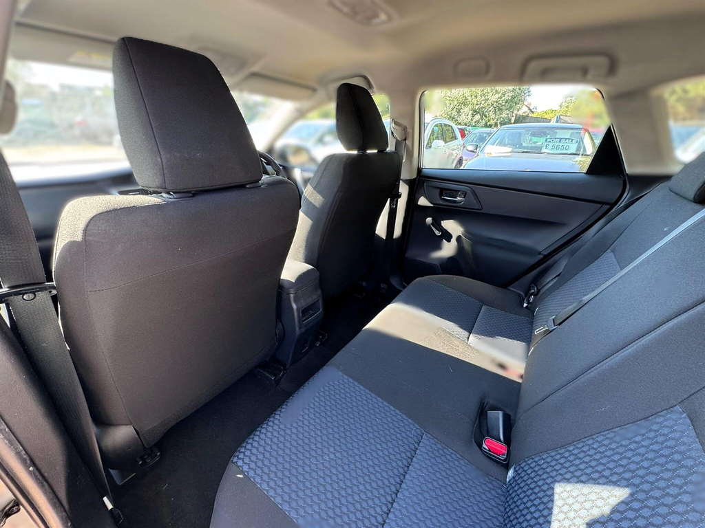 Toyota Auris 1.2T Business Edition White #27