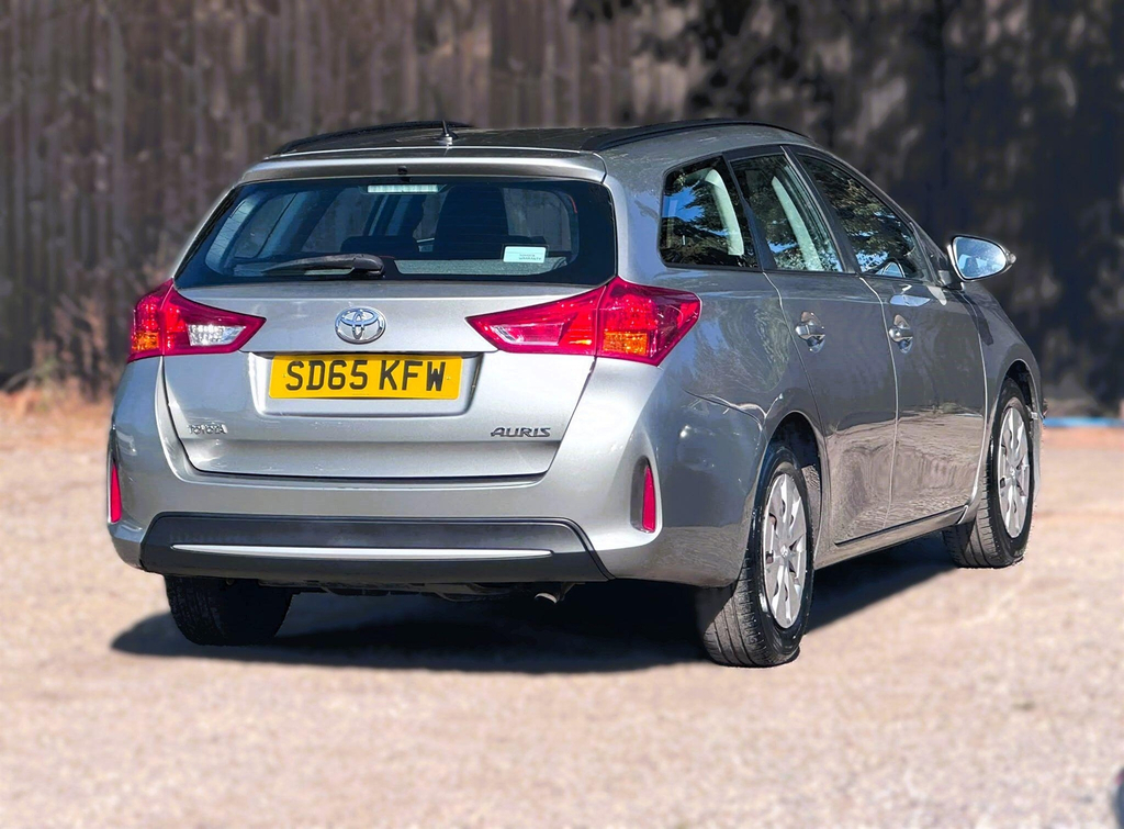 Toyota Auris 1.2T Business Edition White #21