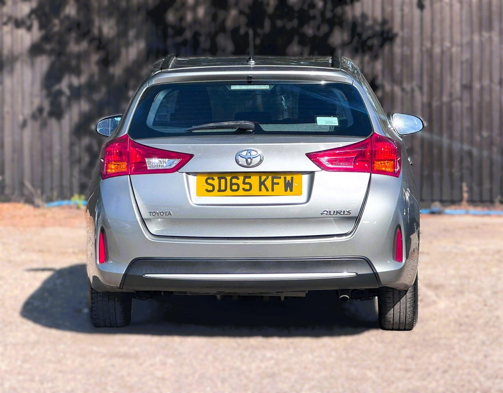 Toyota Auris 1.2T Business Edition White #18