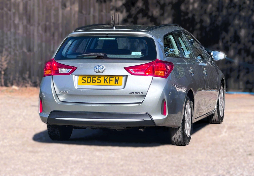 Toyota Auris 1.2T Business Edition White #19