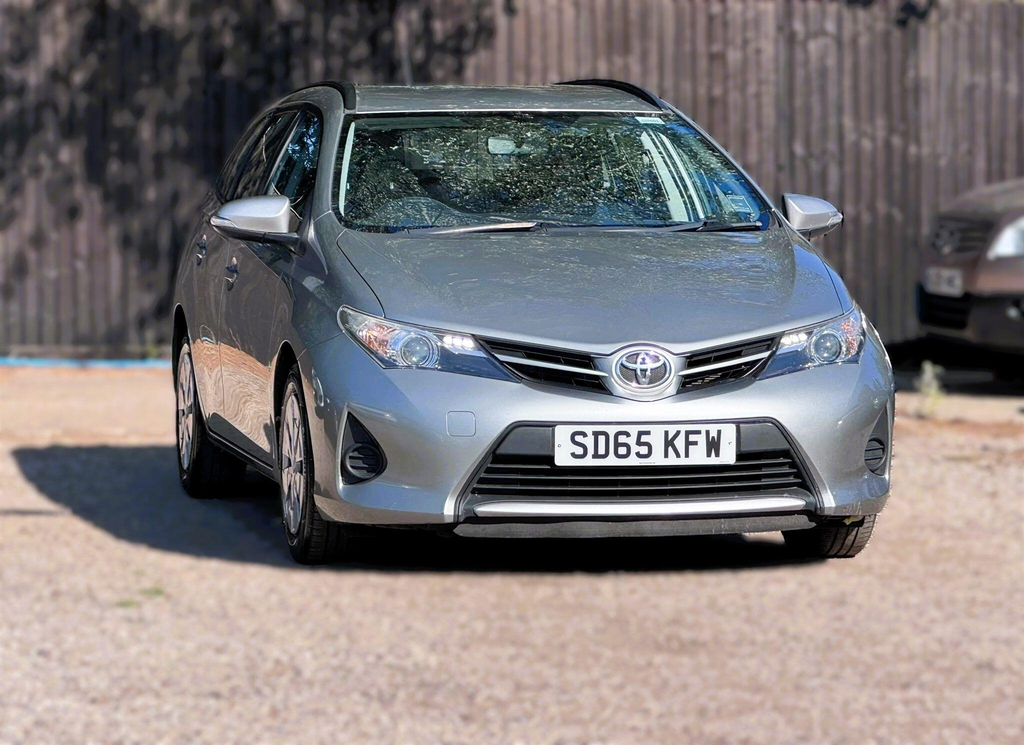 Toyota Auris 1.2T Business Edition White #8