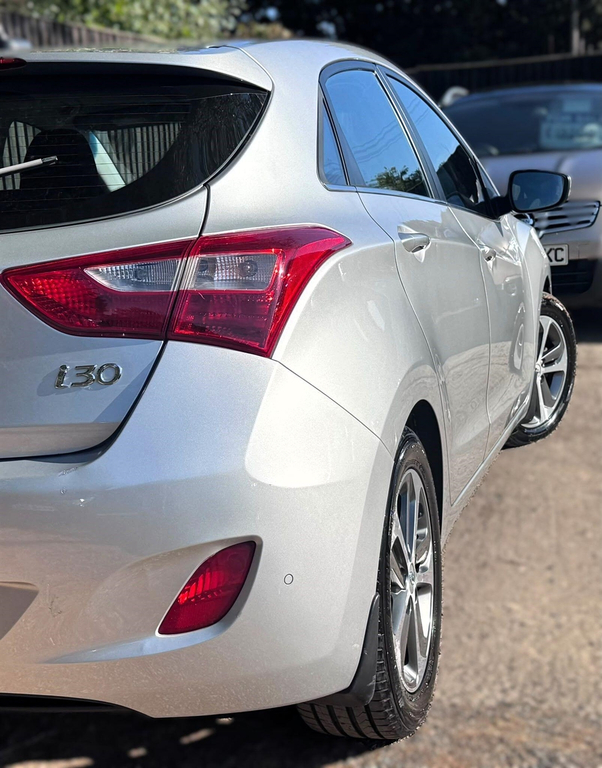 Hyundai I30 1.4 Blue Drive Se Hatchback Euro Brown #21