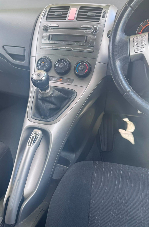 Toyota Auris Tr Vvt-i 5-Door Silver #17
