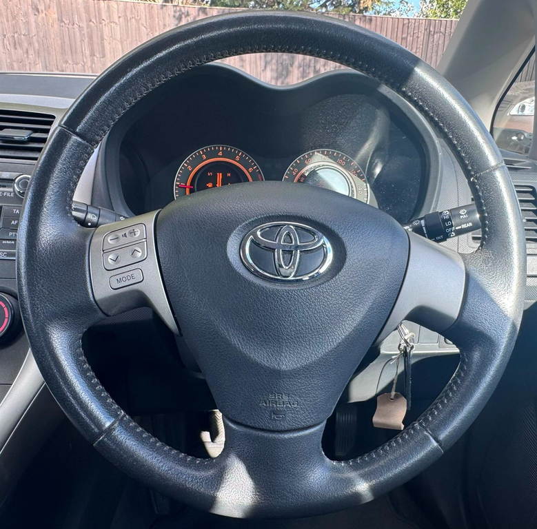 Toyota Auris Tr Vvt-i 5-Door Silver #30